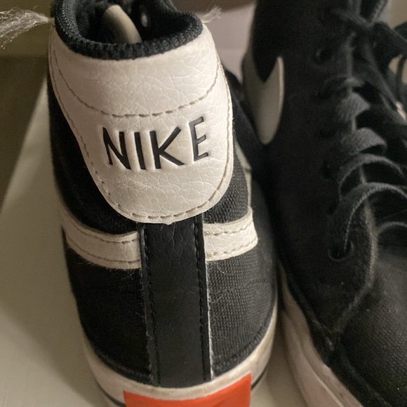 Nike - Picture 5 of 6